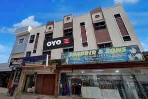 A hotel with a prominent sign for 'OYO Hotel Star Lodge'. - Hotel O New Star Lodge (Hyderabad)