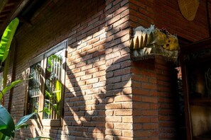 Exterior detail - Ben's Homestay (Ubud)