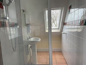 Bathroom - Skern Adventure Appledore (Appledore)