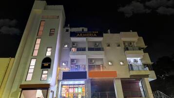 A multi-story building with signage for 'Townhouse Oak' and 'Armaria.'