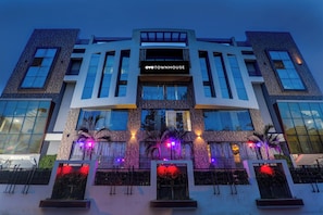 A modern building with a sign reading 'OYO TOWNHOUSE' and large windows. - Townhouse Sakura (Lucknow)