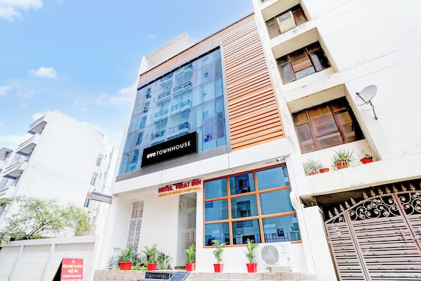 A modern hotel building with a sign for 'Hotel Virat Inn' and a 'Party Hall' below the main entrance. - Hotel O Virat Inn (Lucknow)