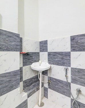 Bathroom - Hotel O Alexa Hotel (Malihabad)