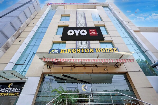 A hotel facade with a prominent 'KINGSTON HOUSE' sign, a 'HOY' sign, and a 'KINGSTON HOUSE Vibhutikhand' label. - Hotel O Kingston House (Lucknow)