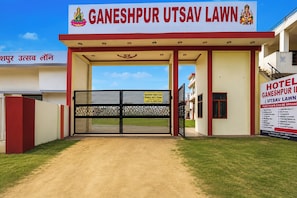The entrance to Ganeshpur Utsav Lawn with a gated entrance and a signboard indicating the name. - Hotel O Ganeshpur Inn (Lucknow)