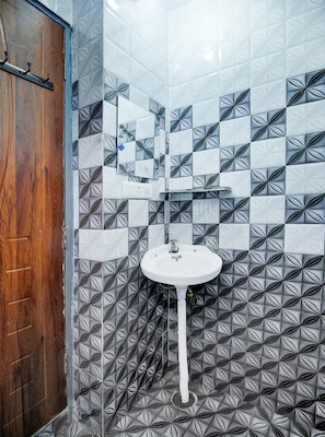 Bathroom - Hotel O by OYO Stay inn Classic Hotel (Mohali)