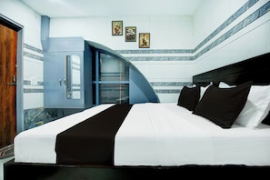 A hotel room with a large bed, a wardrobe, a bathroom, and a staircase. - Hotel O by OYO Stay inn Classic Hotel (Mohali)