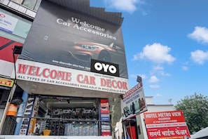 A car accessories shop with a large sign advertising various car parts and accessories.