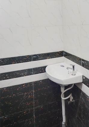 Bathroom - Hotel O Golden Eagle Executive (Pune)