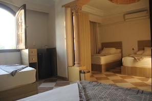 A hotel room with a bed, a desk, a chair, a wardrobe, and a window. - Khoufu Garden (Giza)
