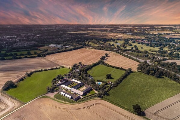 THE BARN WARE SG12 0UG A LUXURIOUS HIDDEN GEM WITHIN A BEAUTIFUL RURAL ...