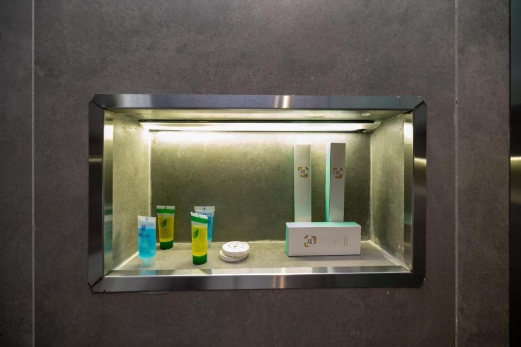 Bathroom amenities