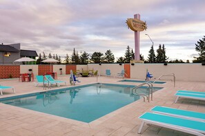 Outdoor pool - Whispering Winds Motor Hotel, An Ascend Collection Hotel (Flagstaff)