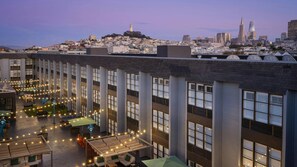 Exterior - Marriott Vacation Club San Francisco - Cozy City Room with Courtyard Fire Pit (San Francisco)