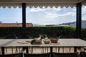 Outdoor dining - Moradia Padre Laurindo – Funchal Bay Views (Funchal)