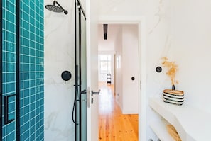 Exterior - Urban Haven 2BR Modern Retreat (Lisbon)