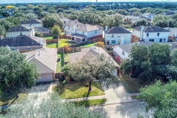 A residential area with houses, lawns, and trees. - Cozy Katy 3BR | Fireplace, Backyard & Game Room (Katy)