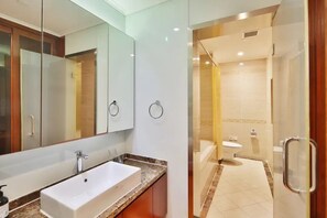 Bathroom - Junyi Apt Qingdao May Fourth Square MixC (Qingdao)