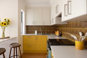 Private kitchen - Kleopatra Retro Coastal Luxury with Ocean Views (Sunshine Coast)