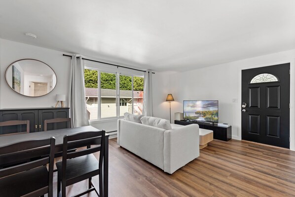 Living area - Modern, newly renovated, near Boeing & PAE, Unit 4 (Everett)