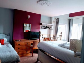 Room - Standard Twin Room (Bath)