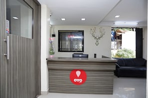 Lobby - Hotel O Destination 42 (Pune)