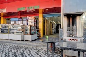 تناول الطعام بالخارج