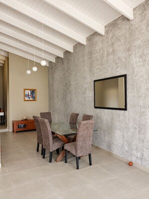 Dining - Serene 3-bedroom apartment in charming Henties Bay perfect for relaxing (Henties Bay)