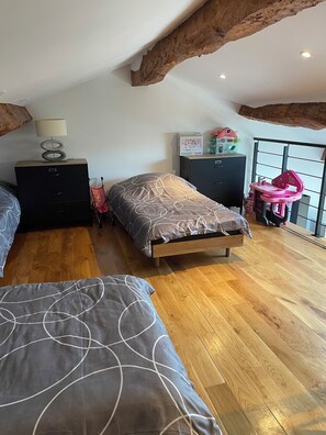 Room - New Listing (Saint-Julia)