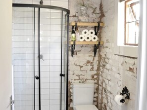 Bathroom - Sousie's Accommodation (Polokwane)