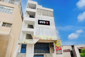 A multi-story building with a sign for 'OYO Hotel Tara Villa' on the second floor. - Hotel O Natraj Paying guest house (Varanasi)