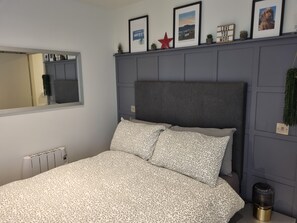 Room - Cosy Malahide Apartment. Near Malahide Castle, Airport & Dublin. (Malahide)