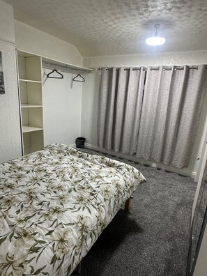 Room - Impeccable 2-bed House in Middlesbrough (Middlesbrough)
