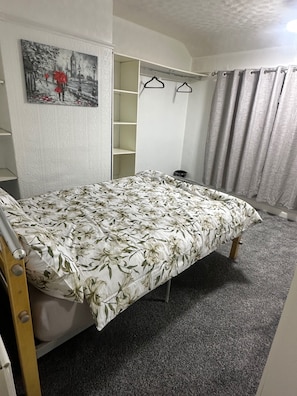Room - Impeccable 2-bed House in Middlesbrough (Middlesbrough)