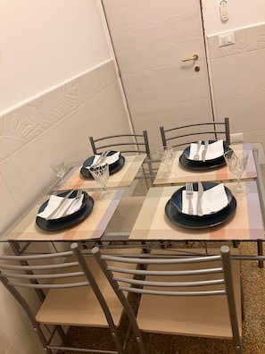 Dining - New Listing (Genova)