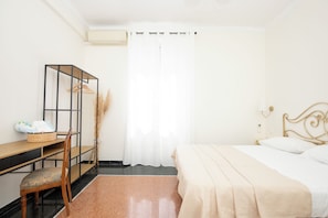 Room - New Listing (Genova)