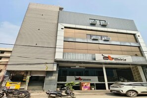 Exterior - FabHotel Swastik Dwarka (New Delhi)