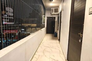 Lobby - FabHotel Vivekanand Paying Guest House (Varanasi)