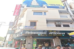 Exterior - FabHotel Vivekanand Paying Guest House (Varanasi)