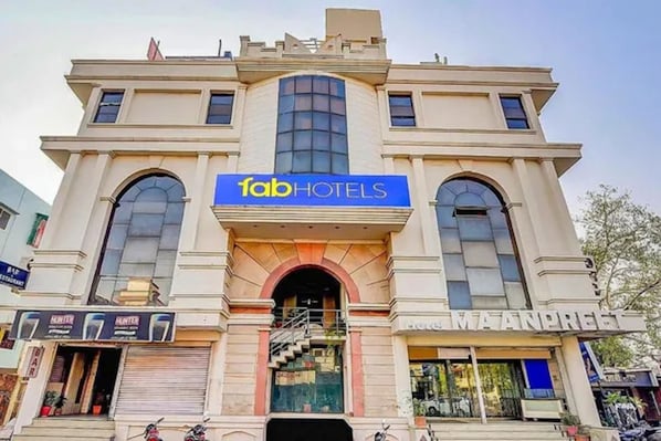 A building with a sign for 'fabHOTELS' and a visible entrance. - FabHotel Maanpreet (Bhopal)