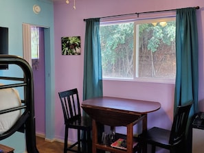 Interior - AC, Dining Area, Prime Location! Maui Studio For 2 (Wailuku)