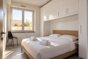 Room - New Listing (Menaggio)