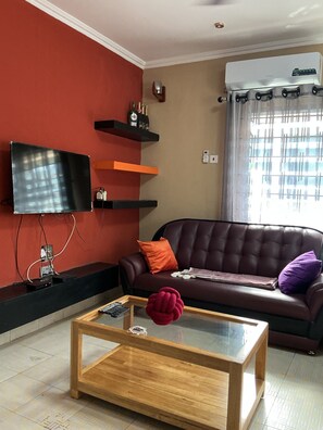 Living area - Chic Comfort Stay- Dansoman DC (Accra)