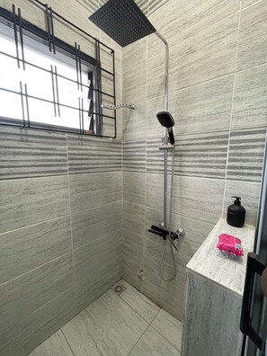 Bathroom - Chic Comfort Stay- Dansoman DC (Accra)