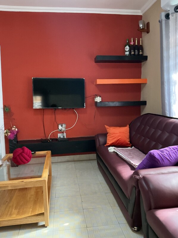 Living area - Chic Comfort Stay- Dansoman DC (Accra)
