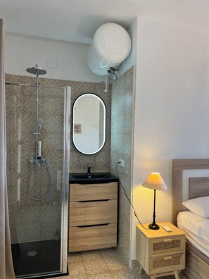 Bathroom - CASA CADIS
Holiday Home with Private Pool and Breathtaking Panoramic Views (El Mas Fumats)