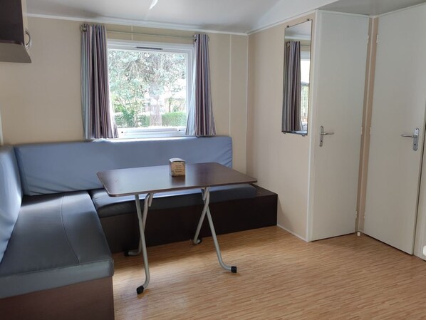 Living area - Cozy mobile home, pets welcome - 6 guests (Axat)