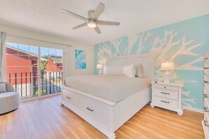 Room - The Red Cruise Ship House Right Across from Beach/Bar/Hottub/minigolf/arcade (Myrtle Beach)
