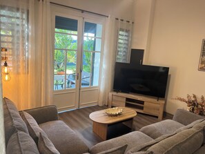 Living area - New Listing (Saint-Joseph)