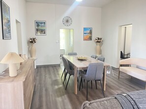 Dining - New Listing (Saint-Joseph)